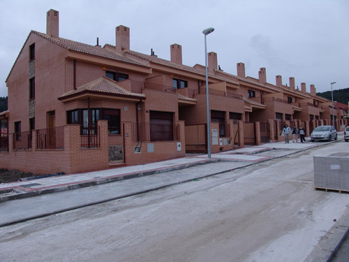 18 Viviendas unifamiliares adosadas y pareadas en Las Camachas. Moralzarzal.